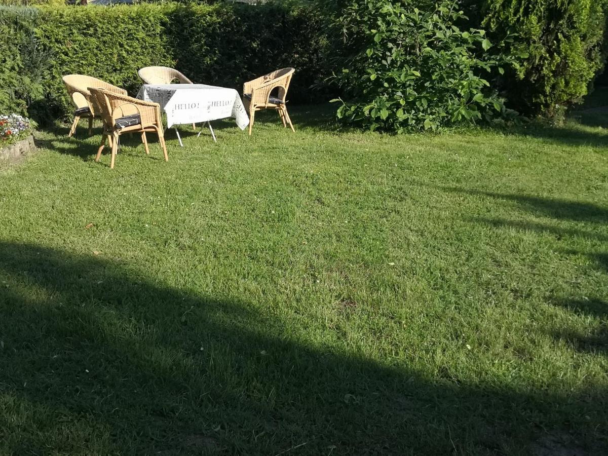 Kuenstler Ferienwohnung 3 Zimmer Kueche Bad Zentrale Lage Wulsbuttel Eksteriør bilde